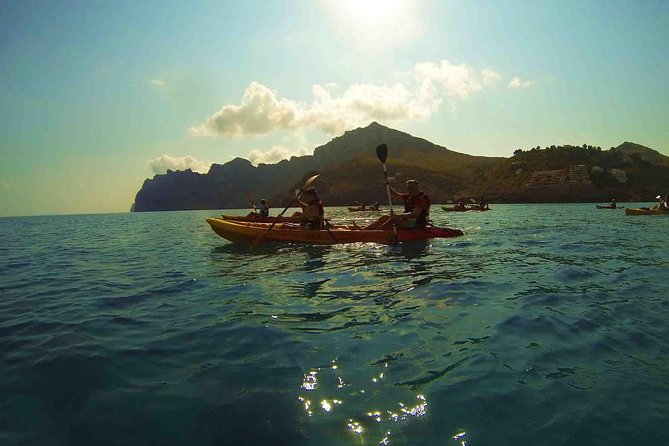 Kayak & Coasteering - Cliff jumping from soaring cliffs: The adrenaline, with real guidance