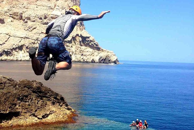Kayak & Coasteering - Starting point at Cala Molins: Món Aventura and a clean check-in