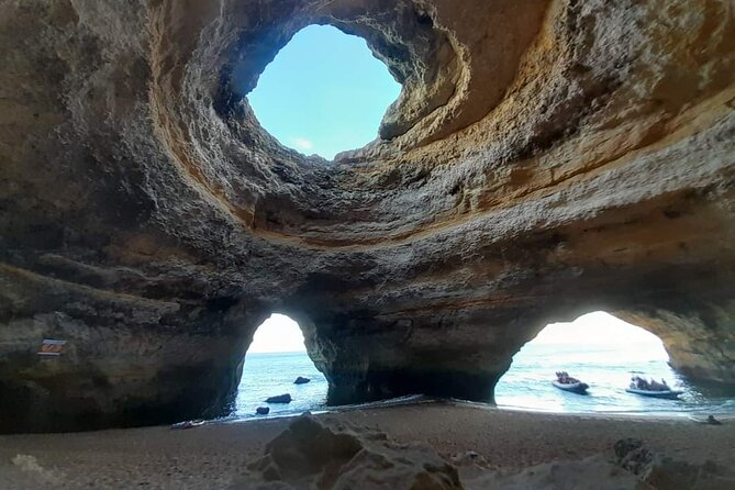 Kayak hire on Benagil Beach - Where to Meet (and How Not to Get Stuck Hunting)