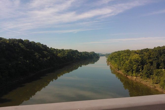 Kayak Rental in Downtown Nashville with Shuttle - Kayaking the Cumberland River for Downtown Skyline Photos
