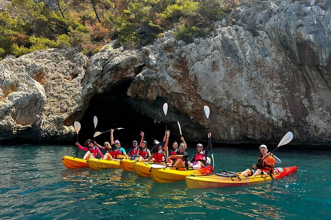 Kayak route through Cala Granadella - Paddling past Morro de Pino without rushing it
