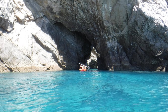 Kayak tour from Sesimbra to Ribeira do Cavalo Beach, passing through the caves - Cove da Mula Limestone and Other Details You’ll Actually See