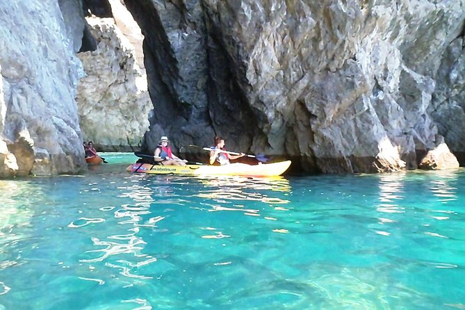 Kayak tour from Sesimbra to Ribeira do Cavalo Beach, passing through the caves - Price, Group Discounts, and Value for Money