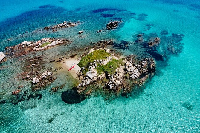 Kayak Tour to Magdalene Island with Snorkeling and Typical Aperitif - Stop 1 at Spiaggia Testa di Polpo: the white-beach anchor point