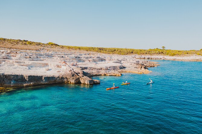 Kayak tour with cave experience - Cliff jumping from the rocks: fun for some, not for all