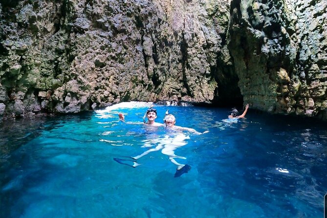 Kayak tour with cave experience - What to bring: the footwear and water setup that makes or breaks it