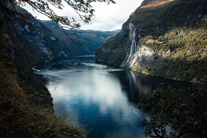Kayak Tour with Waterfall Views in Geiranger - Paddling on Geiranger Fjord: what the “instruction + time” combo really means
