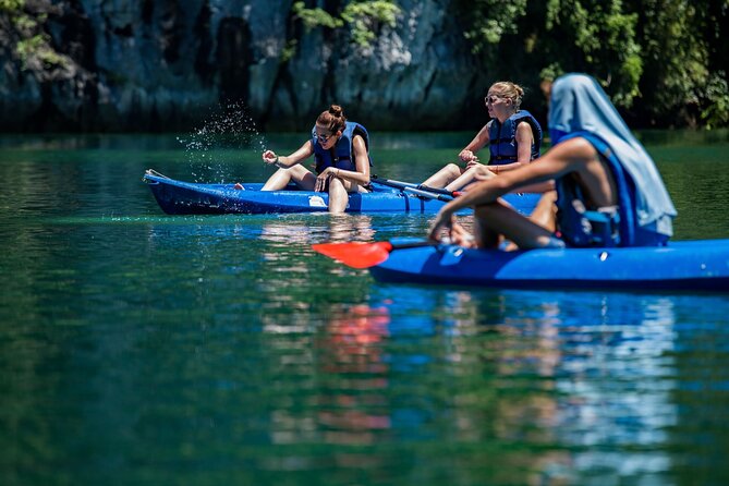 Kayaking at Lan Ha Bay - Double kayaking with a guide: hidden lagoons, caves, and archways