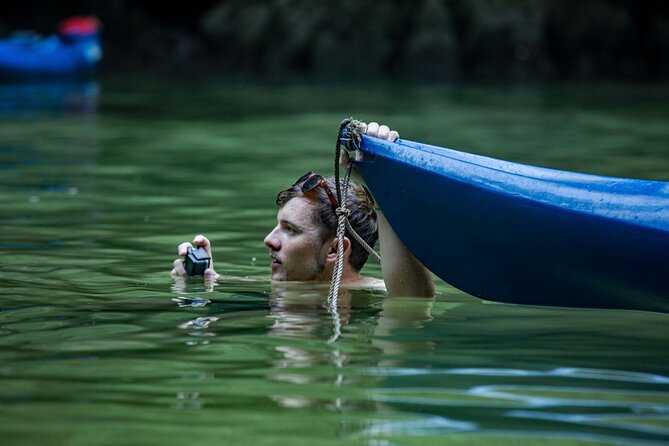 Kayaking at Lan Ha Bay - The floating fishing village stop: junk boat views and local life