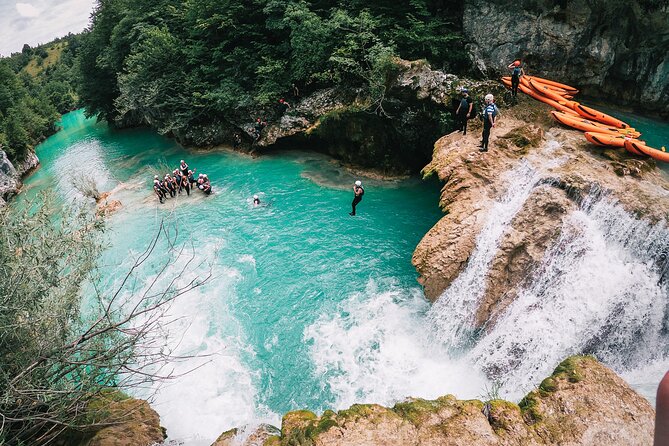Kayaking Mrežnica river - Milkovića slap: the big waterfall moment and jump choices