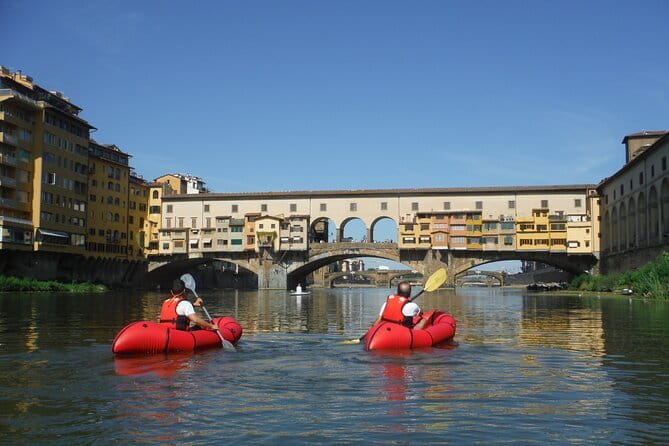 Kayaking on the Arno River in Florence under the Pontevecchio Arcade - Key things to know before you go