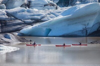 Kayaking on the Sólheimajökull Glacier Lagoon - Entering the scene: parking lot meet-up and gear up without fuss