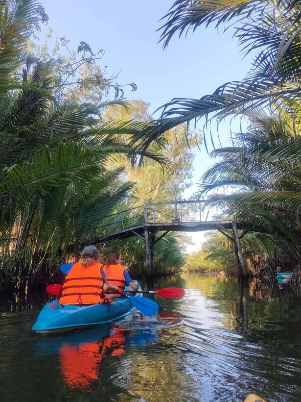 Kayaking tour around green cathedral - Packing for a Wet, Green River Day