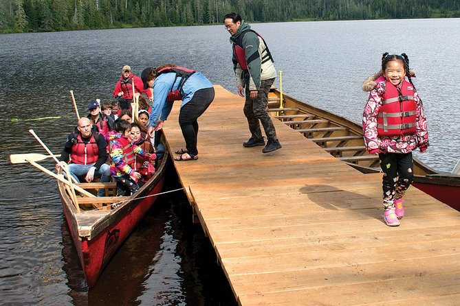Ketchikan Jeep and Canoe Safari - Lake Harriet Hunt canoe crossing: what 37 feet of canoe changes