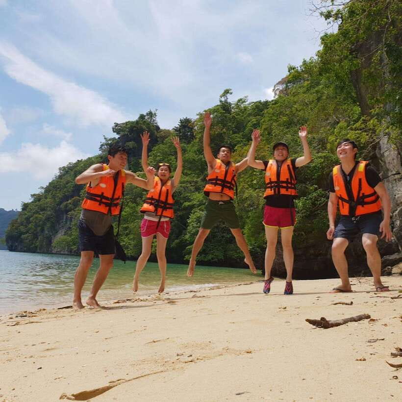 Ko Lanta: Ko Aung, Ko Phee Ghost Cave Island, Talabeng Kayak - Beach break after caves: swim, sunbathe, and reset your brain