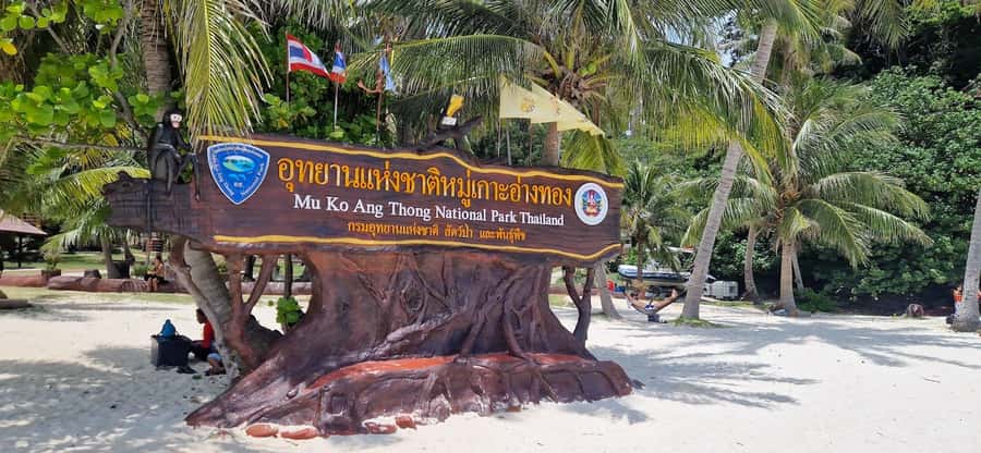 Koh Pha Ngan: Day Tour Ang Thong with Kayak, Snorkel & Lunch - The Pha Chan Charat viewpoint hike over 42 islands