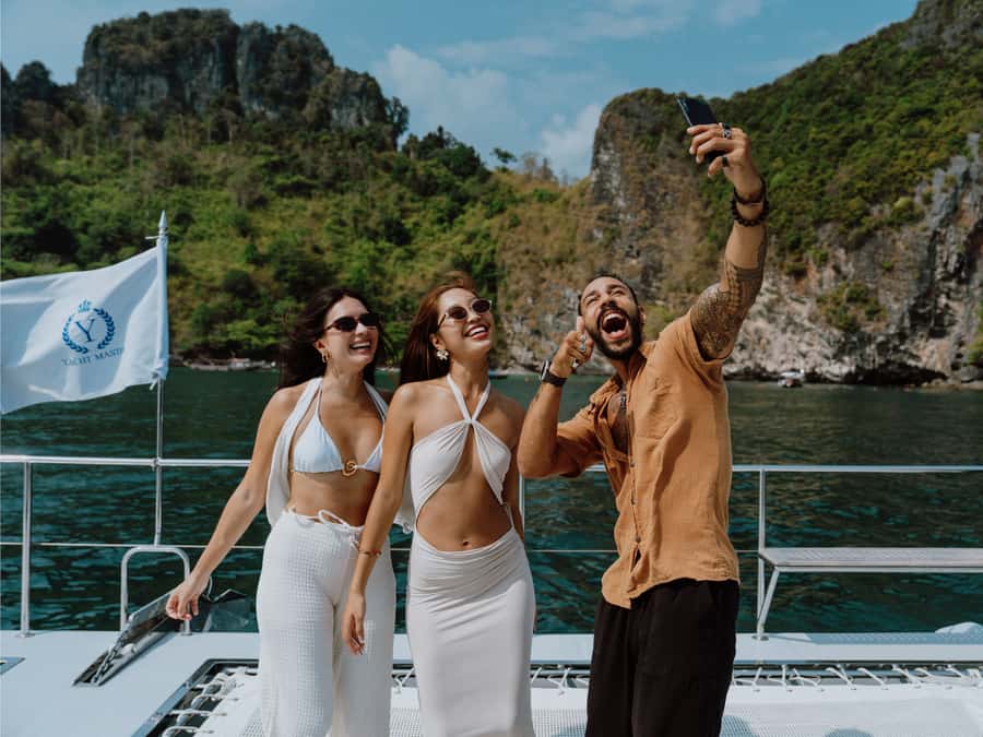Krabi: 4 Island Premium Yacht with Snorkeling & Clear Kayak - Railay Beach: sightseeing with big views and limestone drama