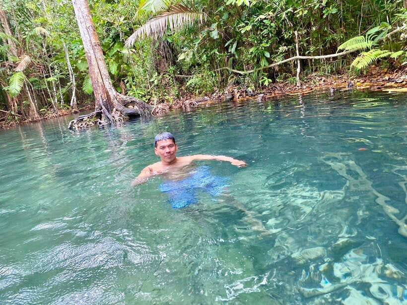 Krabi: Klong Root (Crystal lake) Kayaking tour - Pineapple plantation visit: learning without making it boring