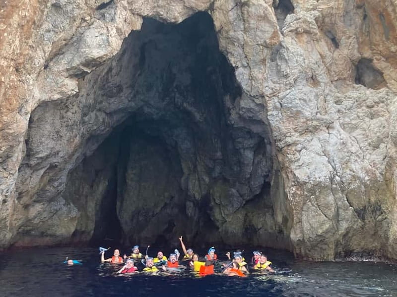La Herradura: Kayak & Snorkel Tour Maro-Cerro Gordo Reserve - Logistics Made Easy: Where to Meet and How to Handle Your Stuff