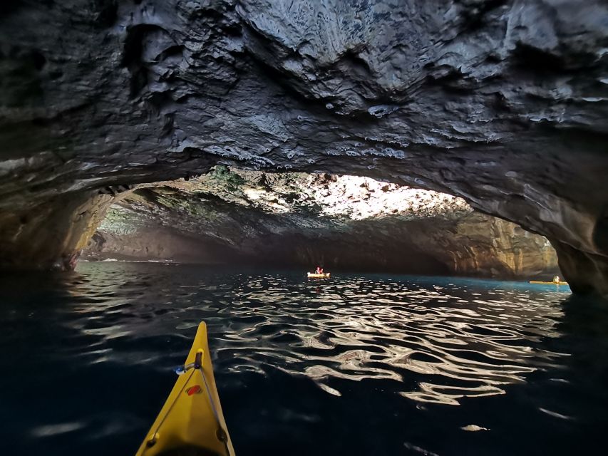 La Palma: Cueva Bonita Kayaking Tour - Your guide’s role: safety, Spanish commentary, and real local context