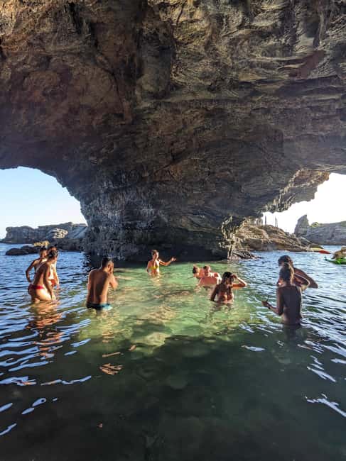 La Spezia: Sunset Kayak & Caves Tour w/ Swimming & Aperitif - Finding Baia Blu and meeting at KLS: getting on the water smoothly