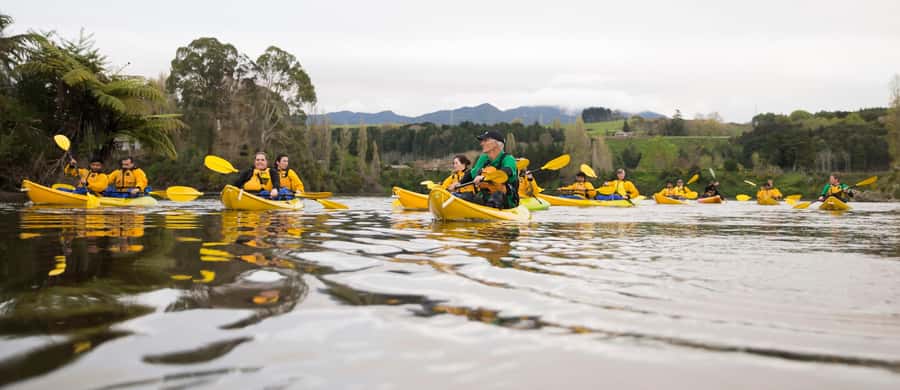 Lake Karapiro: Evening Kayak Glowworm Tour - Horahora Village and the Power Station: A History Stop With Moving Views