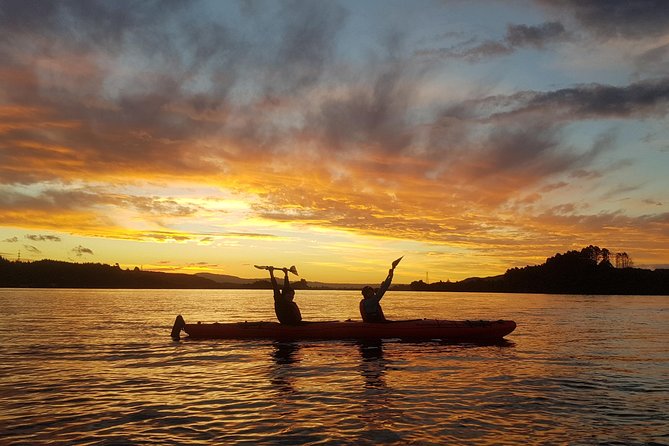 Lake Rotoiti Evening Kayak Tour including Hot Springs, Glowworm Caves and BBQ Dinner - Hotel pickup to the kayak base: getting oriented fast