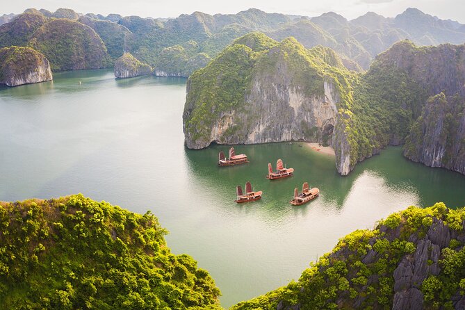 Lan Ha Bay Boutique Cruise 2D/1N: Kayaking, Swimming at the pristine places - Lan Ha Bay and Halong Bay in 2 Days: The Active Route
