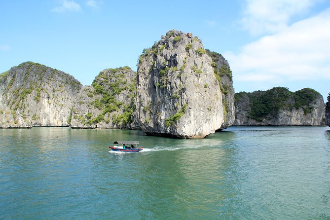 Lan Ha bay Boutique cruise 3D/2N: Kayaking - Swimming & Biking Viet Hai villages - Kayaking and Swimming: The Part That Changes the Whole Cruise