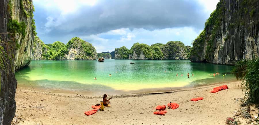 Lan Ha bay cruise and kayak (small group guaranteed) - Sunset cruising back: the light turns the towers into art