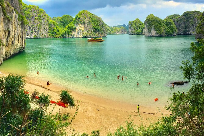 Lan Ha - Ha Long bay with local experts (small group guaranteed) - Southern Ha Long’s quieter passages: arches and fishing villages