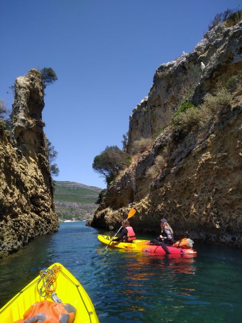 Lisbon: Arrábida Kayak and Coasteering Adventure Tour - Cliff jumping from the coast: steps or big leaps, your choice