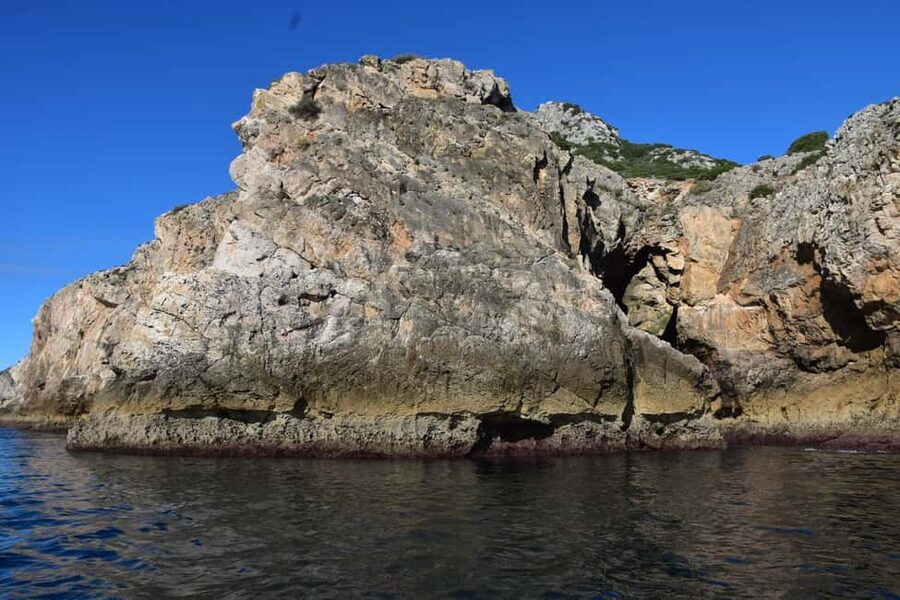 Lisbon: Sesimbra Kayak Discovery Experience - Praia do Ribeiro do Cavalo: snack, rest, and that “okay wow” swim