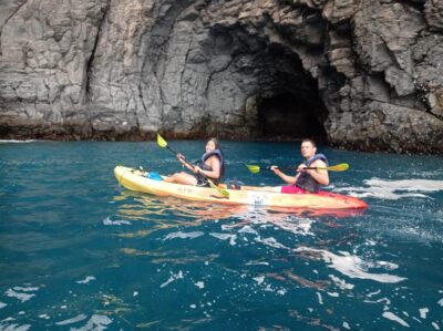 Los Cristianos: Kayak & Snorkel Tour with turtles and photos included - Meeting at El Carmen 4 and the short beach transfer