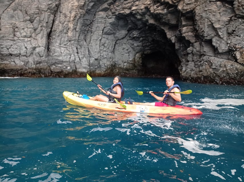 Los Cristianos: Kayak & Snorkel Tour with turtles and photos included - Meeting at El Carmen 4 and the short beach transfer
