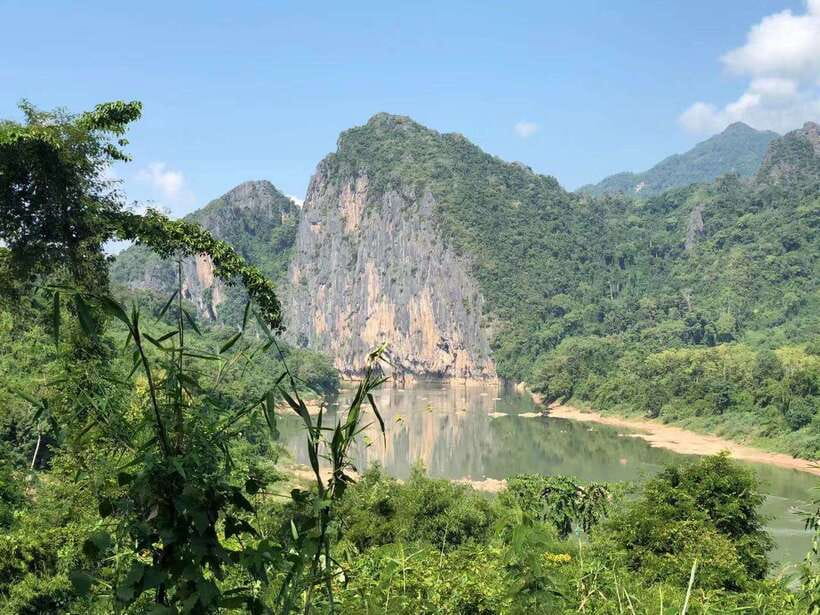 Luang Prabang: Kayak Tour to Pak Ou Caves - The Ban Na Uan Hmong village stop: embroidery, people, and daily life
