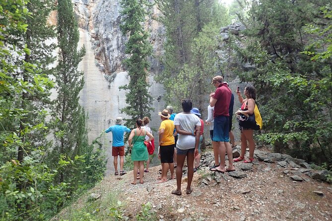 Lumbarda-Sunset Kayaking Experience with picnic: Wine and Sweets - Beginner-friendly pacing with the guide keeping the group together
