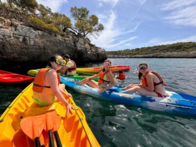 Mallorca: Kayak and Paddle Surf excursion through crystal clear water caves - Paddling to Cala Mondragó: a 30-minute route with cave-ready scenery