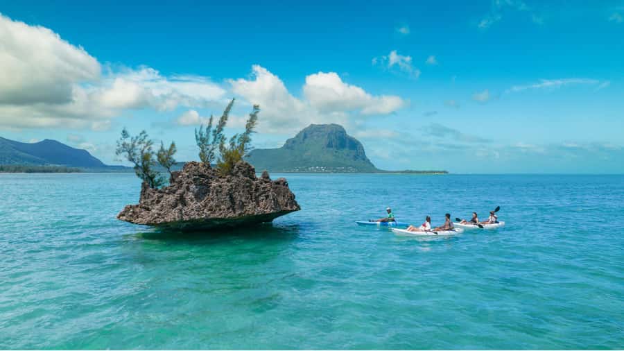 Mauritius: Guided Kayak tour to Benitiers Island - The 150-minute plan: what happens and why it matters