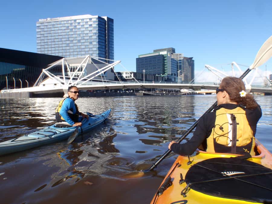 Melbourne: Iconic City Sights Kayak Experience - The Yarra’s Edge Marina break: resting while the guide stitches the story together