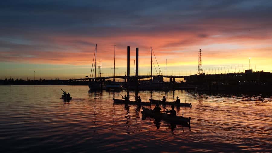 Melbourne: Sunset Kayak Tour with Dinner - Docklands Before Sunset: Where the Evening Starts