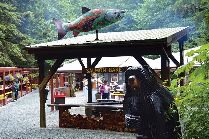 Mendenhall Lake Kayak and Salmon Bake Adventure - A kayak route built around Mendenhall Glacier, not just “time on the water”