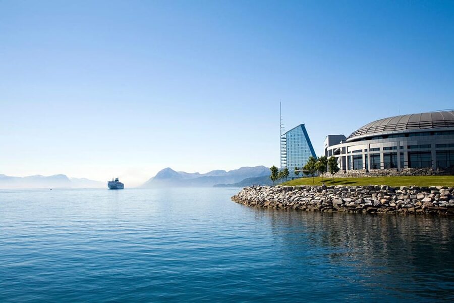Molde - Guided kayak tour - Paddling Molde’s Coast: Photo Stops and the 222-Peak View