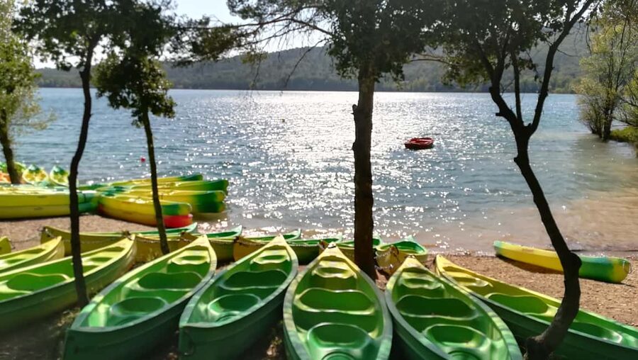 Montpezat: Canoe and kayak rental in the Verdon Gorges - Boat choice guide: single/double kayaks and family-friendly canoes