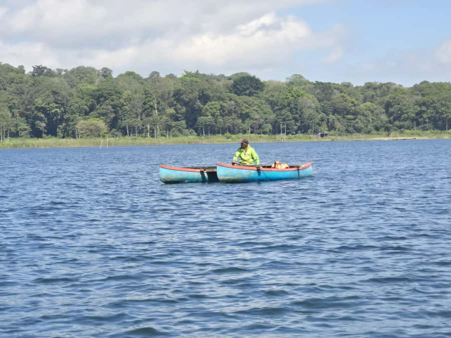 Munduk: Twin Lakes Jungle Hike with Lake Canoe and Waterfall - Canoeing on the Twin Lakes: Calm Water Time With Snacks