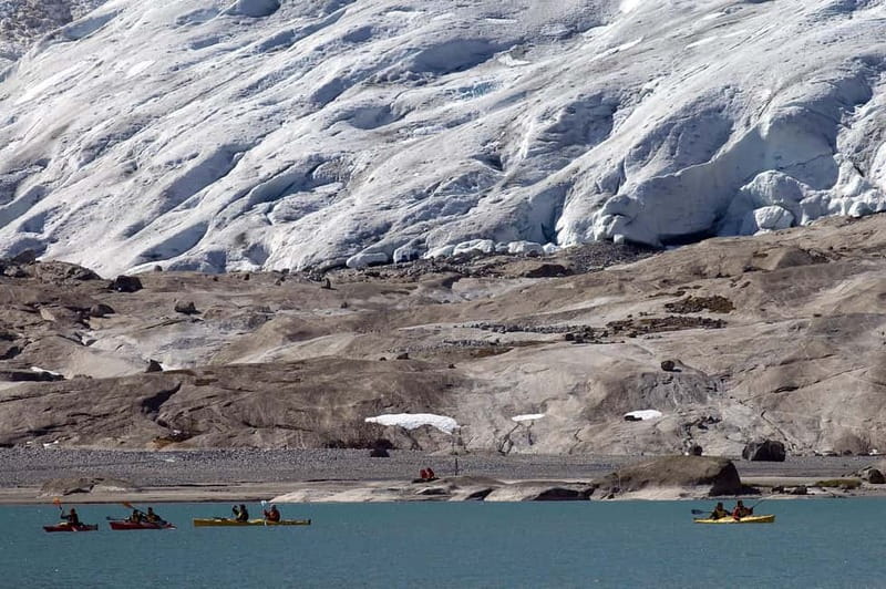 Nigards: Kayaking and Glacier Hike - Back down to the kayaks: the day’s final rhythm