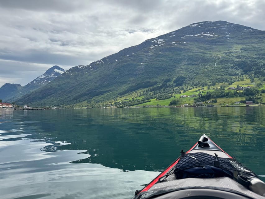 Olden: Experience Beginner-friendly Fjord Kayaking - The first 20 minutes: safety briefing and beginner paddling basics