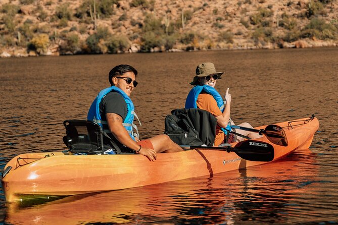 Paddle Boarding and Kayaking Tour in Canyon Lake - The guides’ desert talk: fun facts that connect to what you see