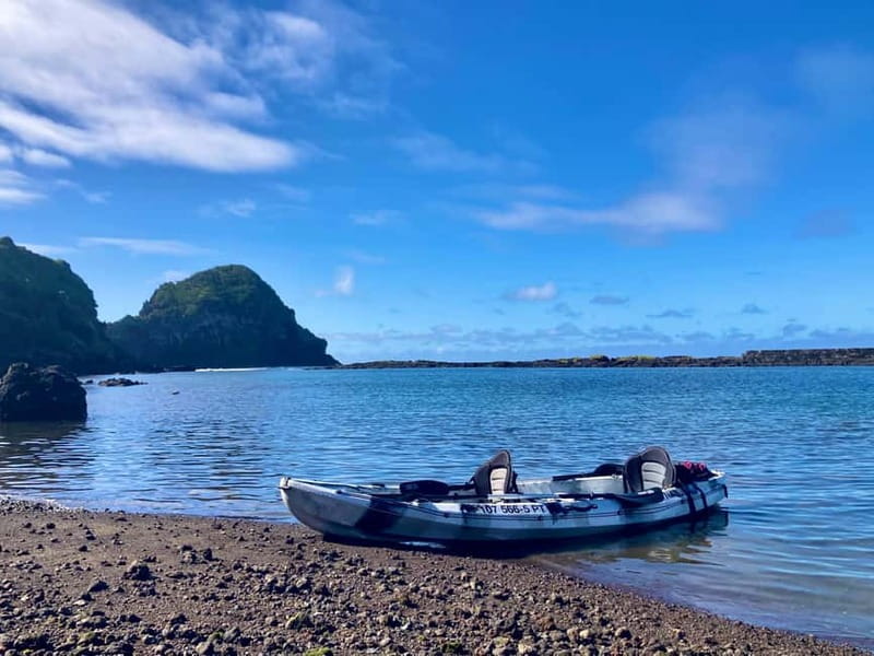 Pico island: guided kayak and snorkel tour - Snorkel break in the lagoon: easy access, real chill time