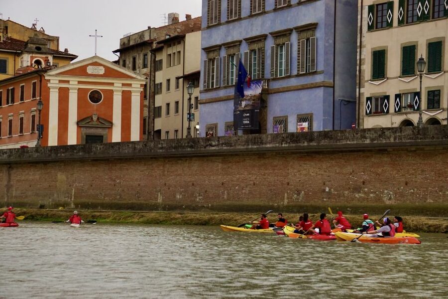 Pisa: Kayak Tour - Sunset on the Lungarno: the selfie moment you can actually pull off